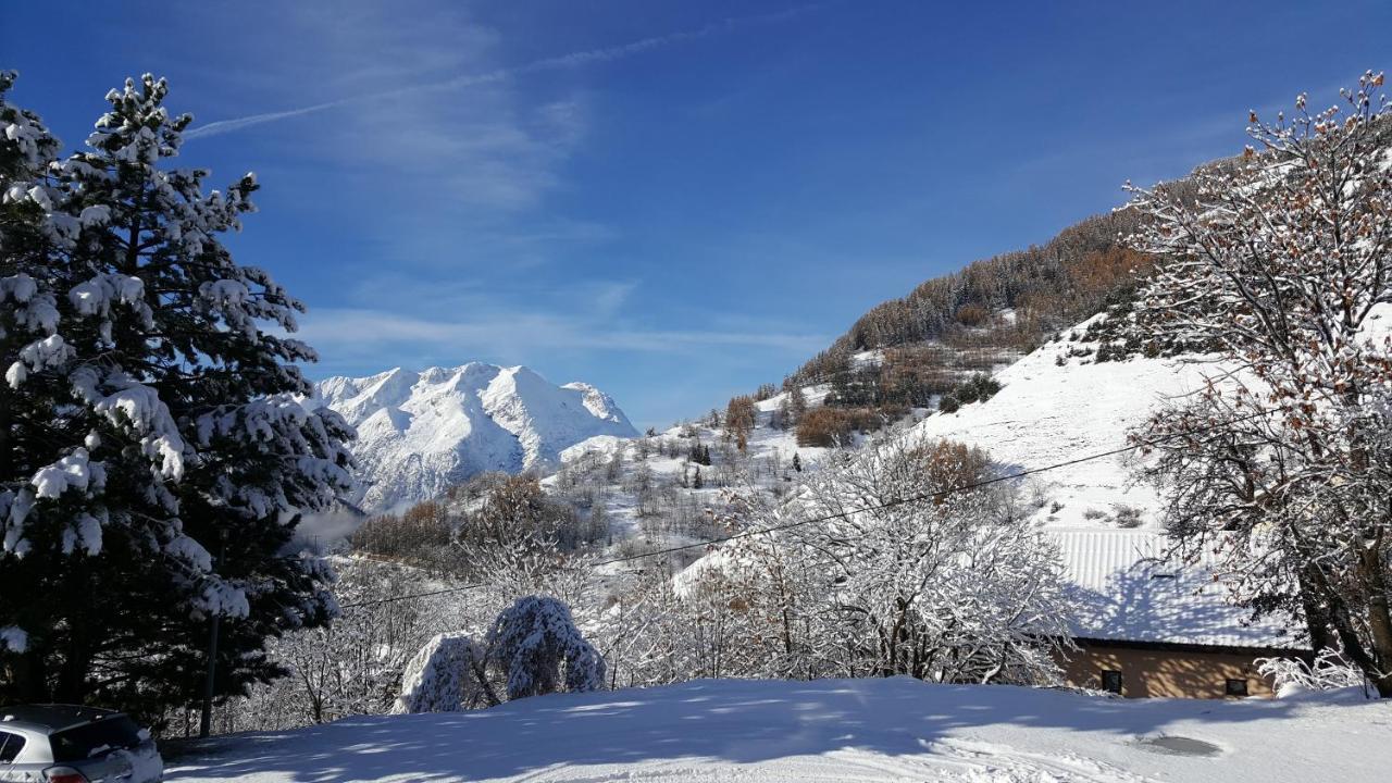 Le Skidoux Huez Bagian luar foto